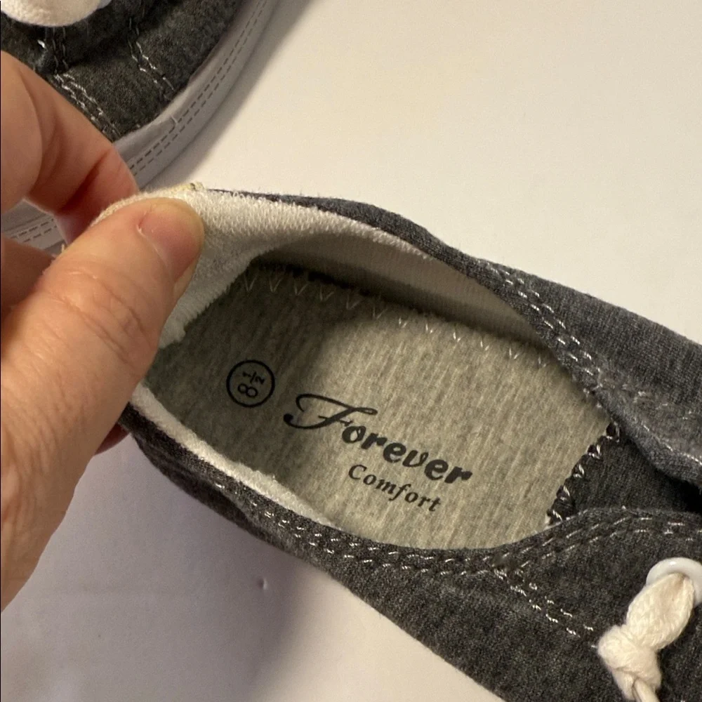 Forever Comfort Gray Fabric with Blue Trim Womens Sneakers 8 1/2 New never wear